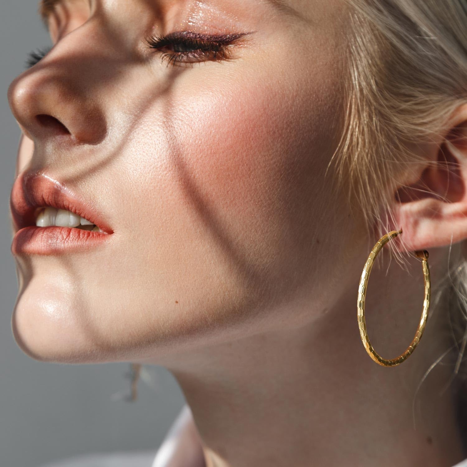 Gold Hoop Earrings for Women 14K Gold Earrings for Women Sparkling Design Hypoallergenic Lightweight Gold Hoop Earrings Women Earrings Hoops 40mm - Image 4