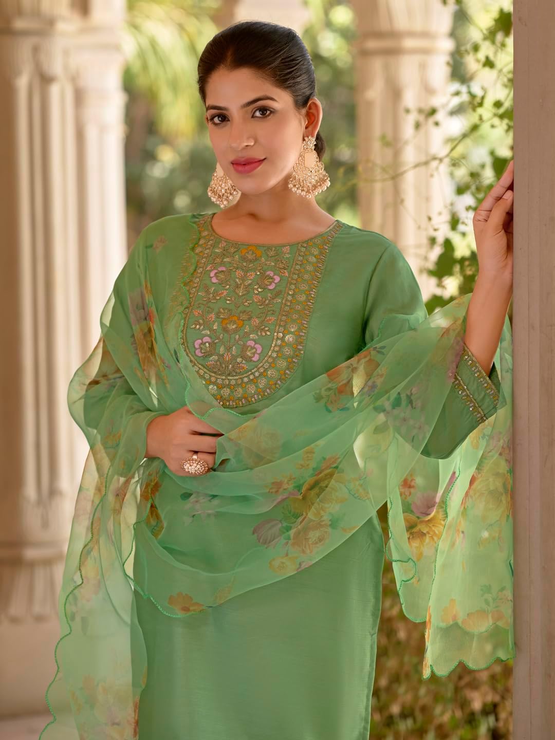 VredeVogel Women's Silk Blend Embroidered Kurta with Pant & Organza Dupatta Set - Image 4